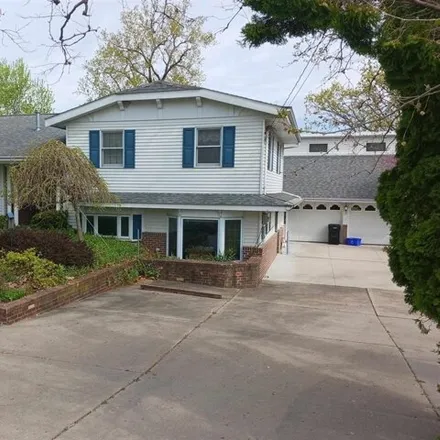 Buy this 3 bed house on 301 Carter Avenue in Ottumwa, IA 52501