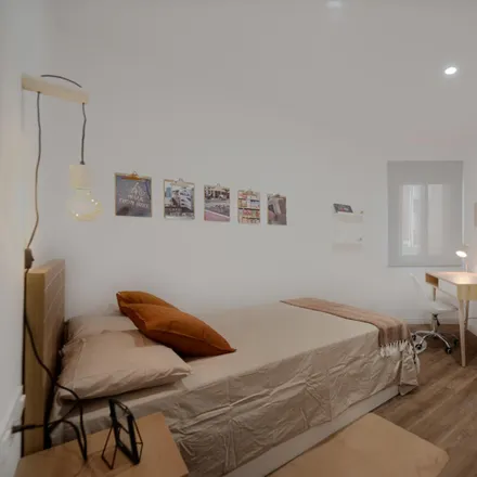 Rent this 5 bed room on Carrer de Nàpols in 210, 08013 Barcelona