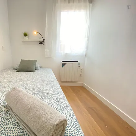 Rent this 4 bed room on Madrid in Farmacia - Calle Nuestra Señora de Fátima 37, Calle de Ramón Serrano