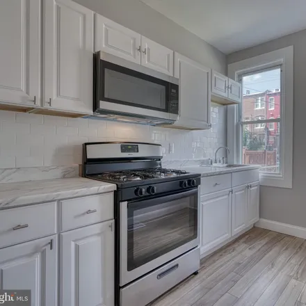 Image 8 - 742 Edgewood Street, Baltimore, MD 21229, USA - Townhouse for sale