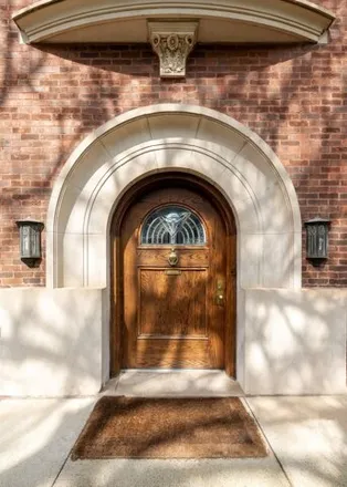 Image 2 - 826 W Hutchinson St, Chicago, Illinois, 60613 - House for sale