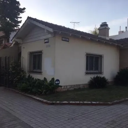 Buy this 3 bed house on Avenida Alberto Larroque 801 in Partido de Lomas de Zamora, 1828 Banfield