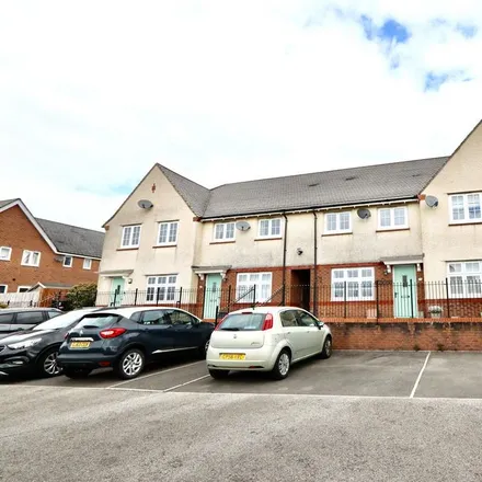 Rent this 2 bed townhouse on unnamed road in Treharris, CF46 6EE