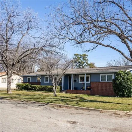 Image 3 - 2001 Avenue L, Brownwood, TX 76801, USA - House for sale