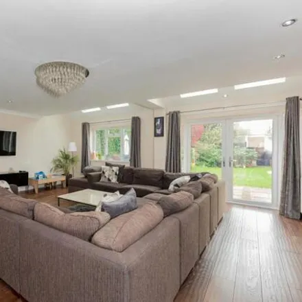 Image 3 - Wood Lane Close, Iver Heath, SL0 0LJ, United Kingdom - House for sale