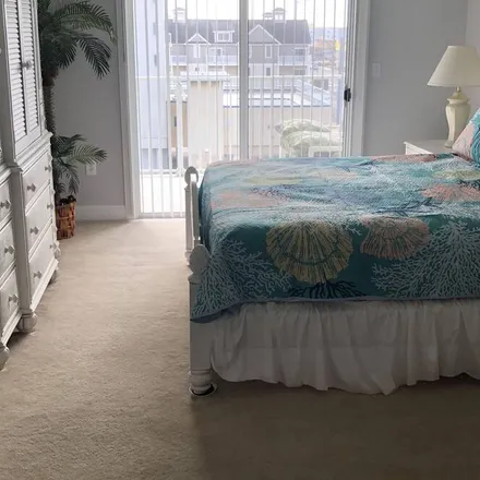 Rent this 3 bed condo on Ocean City