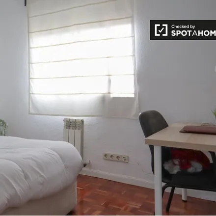Rent this 4 bed room on Madrid in Calle del Arroyo Fontarrón, 153