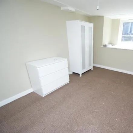 Rent this 5 bed townhouse on Back Langdale Terrace in Leeds, LS6 3DY