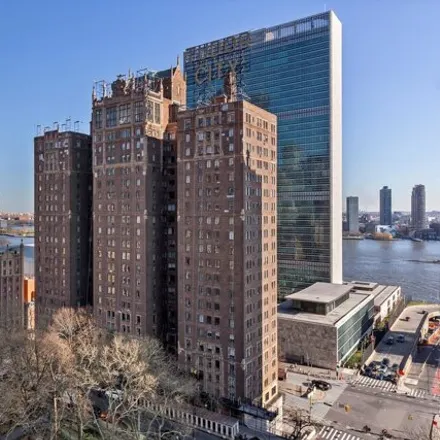 Image 9 - Woodstock Tower, 320 East 42nd Street, New York, NY 10017, USA - Apartment for sale