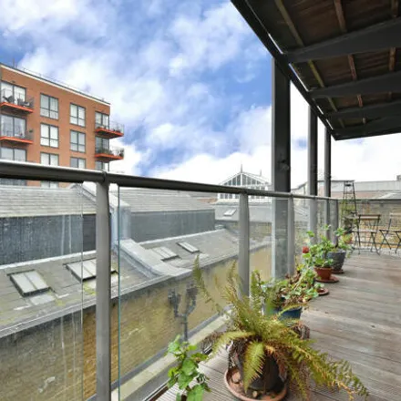 Image 5 - Gun Carriage Mews, Carriage Street, London, SE18 6YN, United Kingdom - Apartment for sale