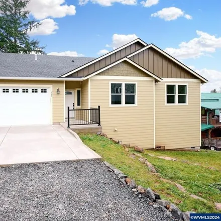 Buy this 3 bed house on 769 Butte Street in Brownsville, Linn County