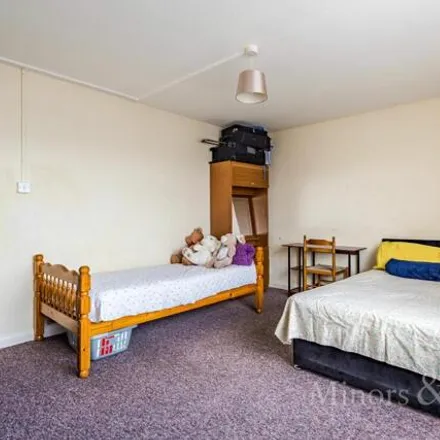 Image 7 - Minors & Brady, 142 London Road North, Lowestoft, NR32 1HB, United Kingdom - Room for rent