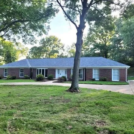 Rent this 3 bed house on 2 Woods Hill Drive in Town and Country, MO 63017
