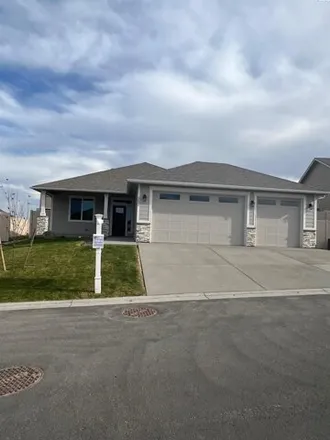 Buy this 3 bed house on South Wilson Place in Kennewick, WA 99338