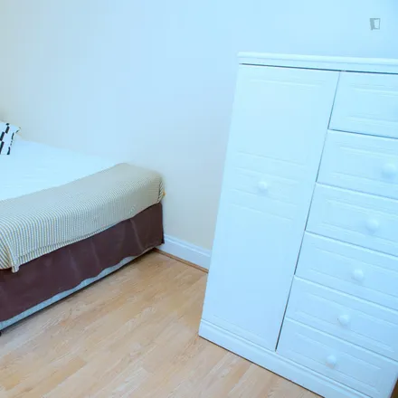 Rent this 1 bed room on Chadworth House in Green Lanes, London