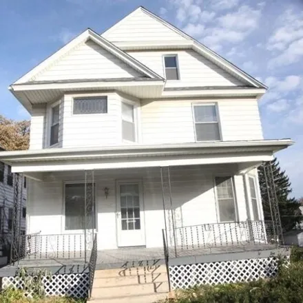 Rent this 4 bed house on 774 East 15th Street in Davenport, IA 52803