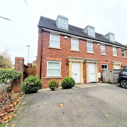 Rent this 3 bed townhouse on Stonemere Drive in Radcliffe, M26 1QY