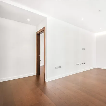 Image 3 - Montrose Building, 2 Malthouse Road, London, SW8 5AX, United Kingdom - Apartment for rent