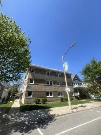 Buy this 2 bed condo on 808 Lexington Street in Oak Park, IL 60304