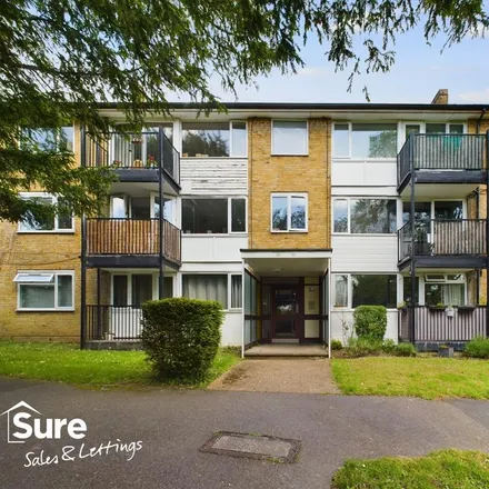 Rent this 2 bed apartment on Chaulden House Gardens in Bourne End, HP1 2BP