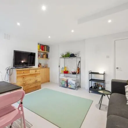 Image 6 - Nevill Road, London, N16 0SX, United Kingdom - Apartment for sale