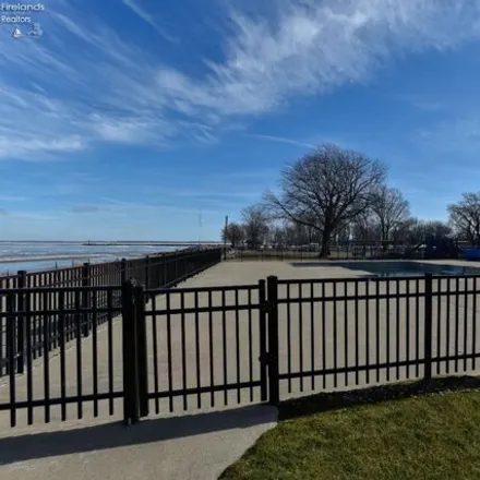 Image 6 - 234 West Lakeshore Drive, Port Clinton, OH 43452, USA - Condo for sale