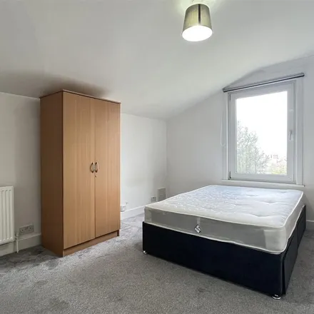 Image 1 - Hamilton House (No 17), Cedar Road, London, SM2 5DH, United Kingdom - Apartment for rent