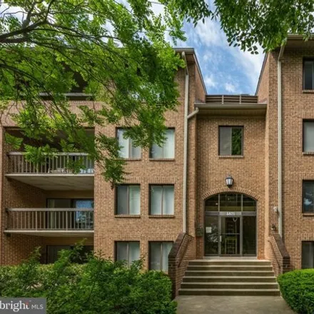 Buy this 2 bed condo on Commonwealth Drive in Luxmanor, North Bethesda