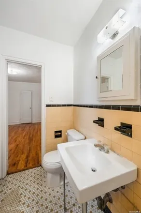 Image 4 - 48-18 43rd Street, New York, NY 11377, USA - Apartment for sale
