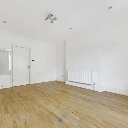 Rent this 1 bed apartment on 38 Barnsbury Road in London, N1 0HG