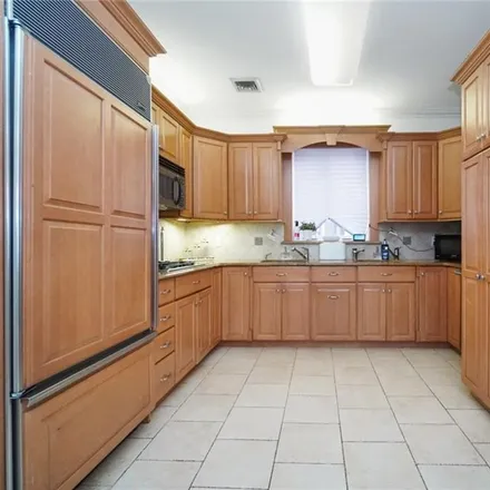 Image 7 - 1740 East 2nd Street, New York, NY 11223, USA - Townhouse for sale