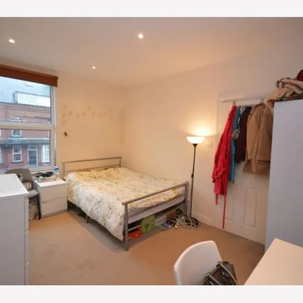 Image 2 - Beechwood View, Leeds, LS4 2LP, United Kingdom - Apartment for rent
