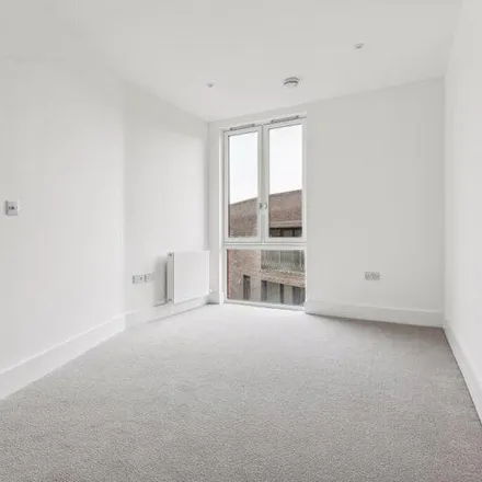 Image 6 - 19 Lion Green Road, London, CR5 2NL, United Kingdom - Apartment for rent