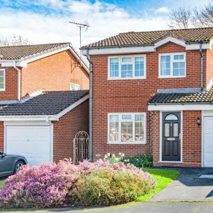 Buy this 3 bed house on Snowshill Close in Redditch, B98 8RG