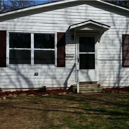 Rent this 2 bed house on 913 Wall Street in Clarksville, TN 37040