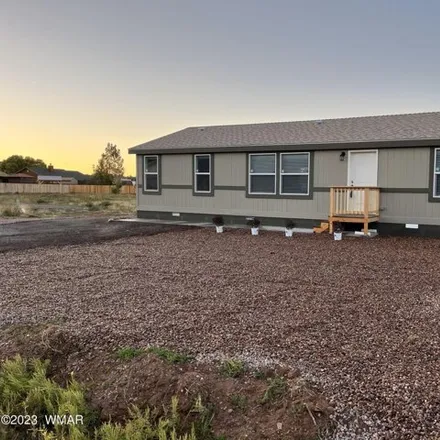 Buy this studio apartment on 5283 Lake Drive in Pinetop-Lakeside, Navajo County