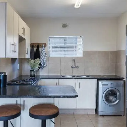 Image 2 - unnamed road, Mondeor, Johannesburg, 2001, South Africa - Apartment for rent
