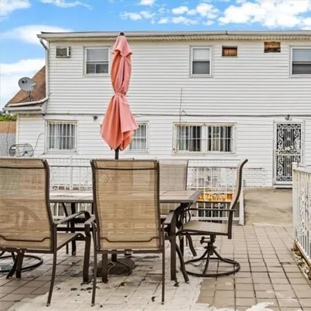 Image 2 - 306 Harding Park, New York, NY 10473, USA - House for sale