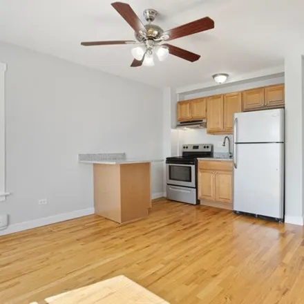 Image 3 - 7450 North Greenview Avenue, Chicago, IL 60626, USA - Apartment for rent