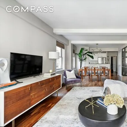 Image 2 - 132 East 22nd Street, New York, NY 10010, USA - Condo for sale