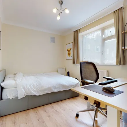 Rent this 2 bed apartment on 85 Frampton Street in London, NW8 8NQ