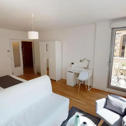 Rent this 5 bed apartment on 17 bis Rue Juliette Récamier in 69006 Lyon, France
