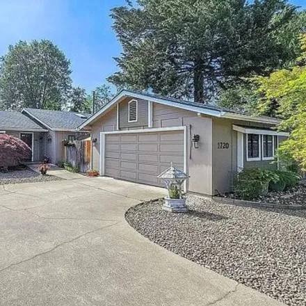 Buy this 3 bed house on 1740 Cloverlawn Drive in Fruitdale, Grants Pass