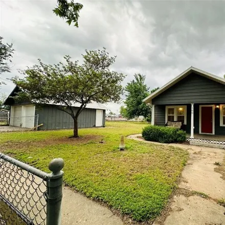 Buy this 2 bed house on 122 West 6th Street in Edmond, OK 73003