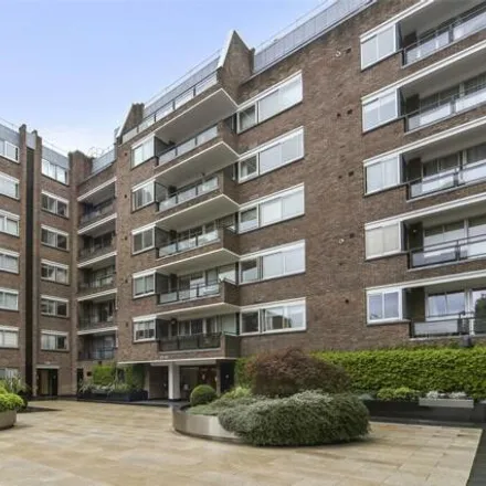 Rent this 3 bed room on Kensington Heights in 91-95 Campden Hill Road, London