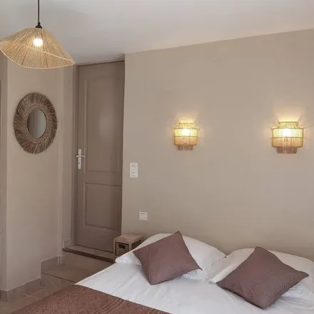 Rent this 5 bed house on Avenue du Comte de Provence in 83380 Roquebrune-sur-Argens, France