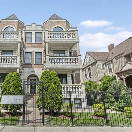 Buy this 3 bed condo on 4640 South Greenwood Avenue in Chicago, IL 60653