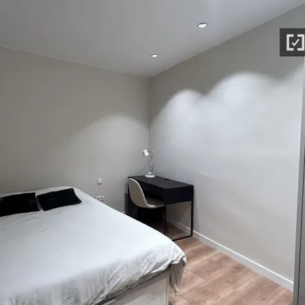 Rent this 4 bed room on Carrer de la Granja in 25, 08024 Barcelona
