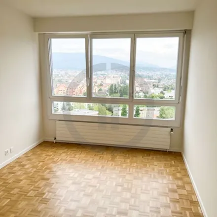 Rent this 4 bed apartment on Avenue de Thônex 35 in 1226 Thônex, Switzerland