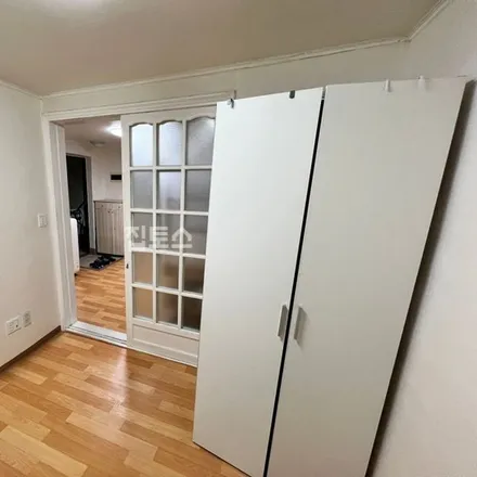 Rent this 2 bed apartment on 서울특별시 강남구 대치동 932-40